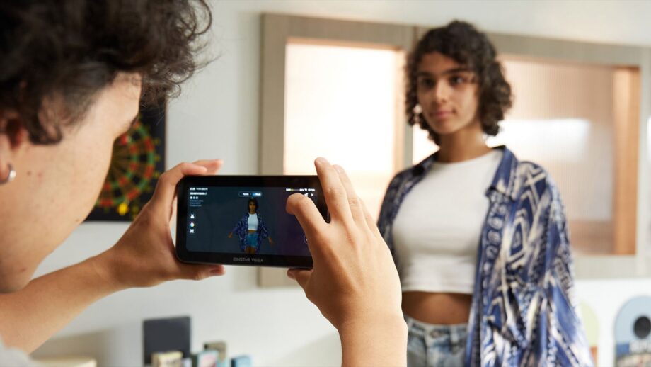 The Einstar vega being used to 3D scan a person.